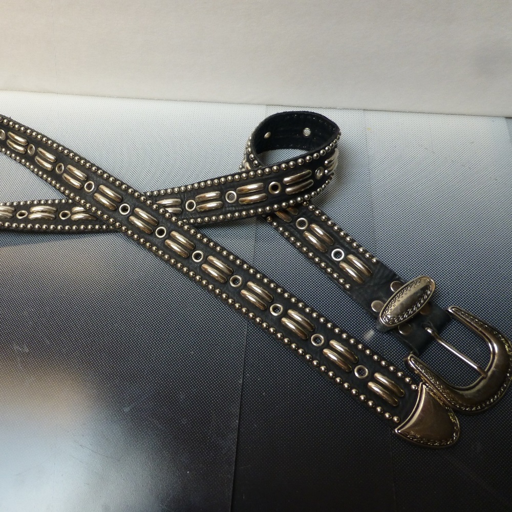 Ribco gold  belt wear on the Hip HI FASHION